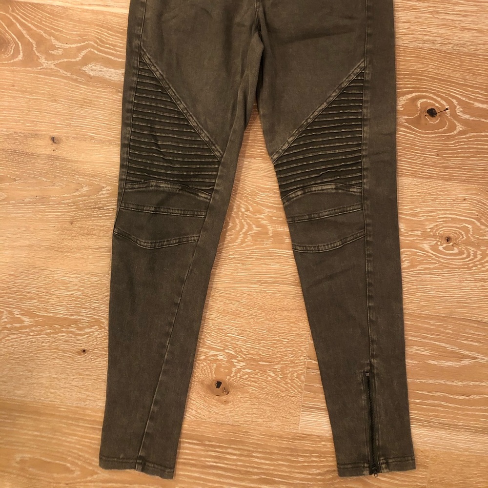 Moto-style Staccato Jeggings, distressed olive - Picture 6 of 8